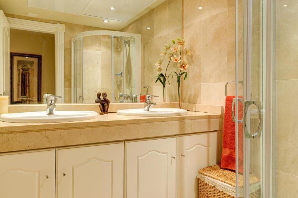 Frontline Beach Apartment - Sinfonia Del Mar Estepona Eksteriør bilde